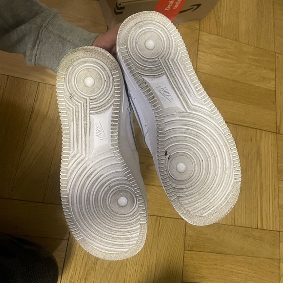 Kids size 5 AF1 - Picture 2 of 3